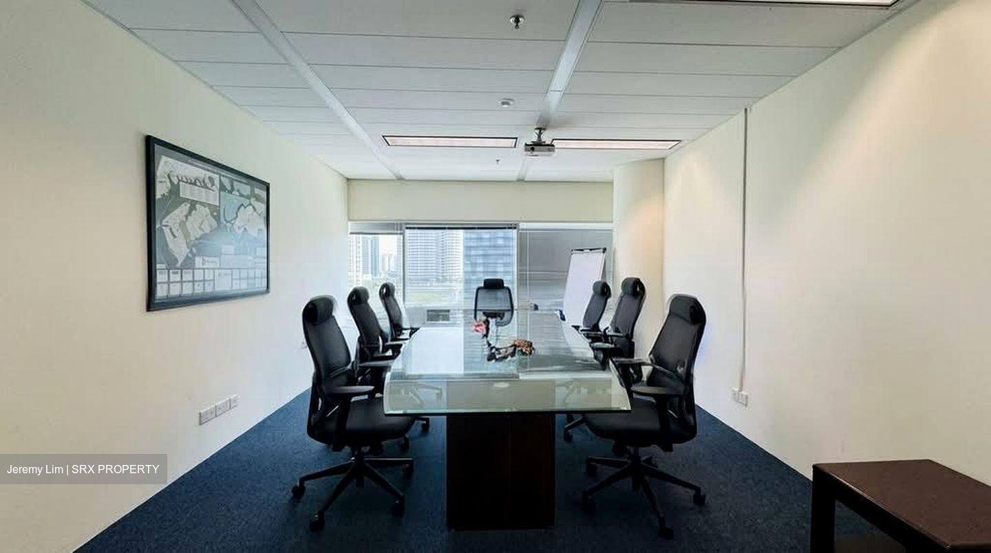 Gateway East (D7), Office #556753131